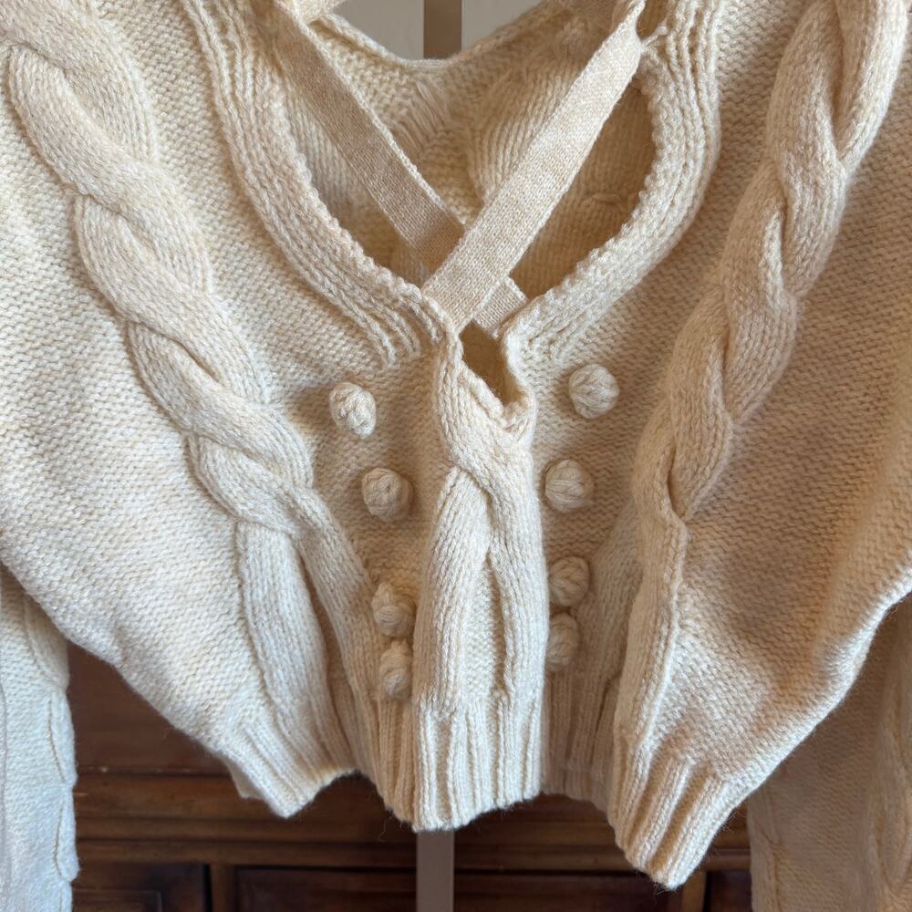MinkPink Amina Bobbie Cable Knit Open Back Sweater Cream M NWOT - Picture 5 of 10